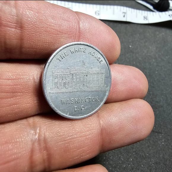 The White House Token President's Residence Washington DC Commemorative Token - Picture 5 of 7